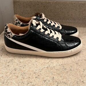 White Raven brand size 7.5 tie closure crocodile print sneakers